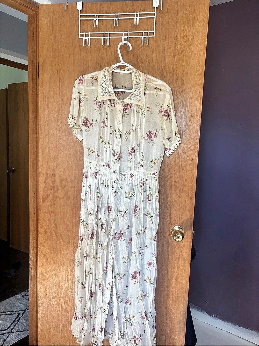 Vintage Floral Lace Collar Maxi Dress in White & Pink